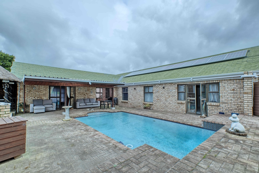 4 Bedroom Property for Sale in Lovemore Heights Estate Eastern Cape